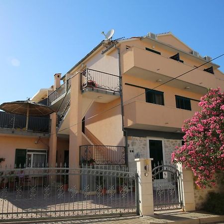 Guest House Lorenta 보디체 외부 사진