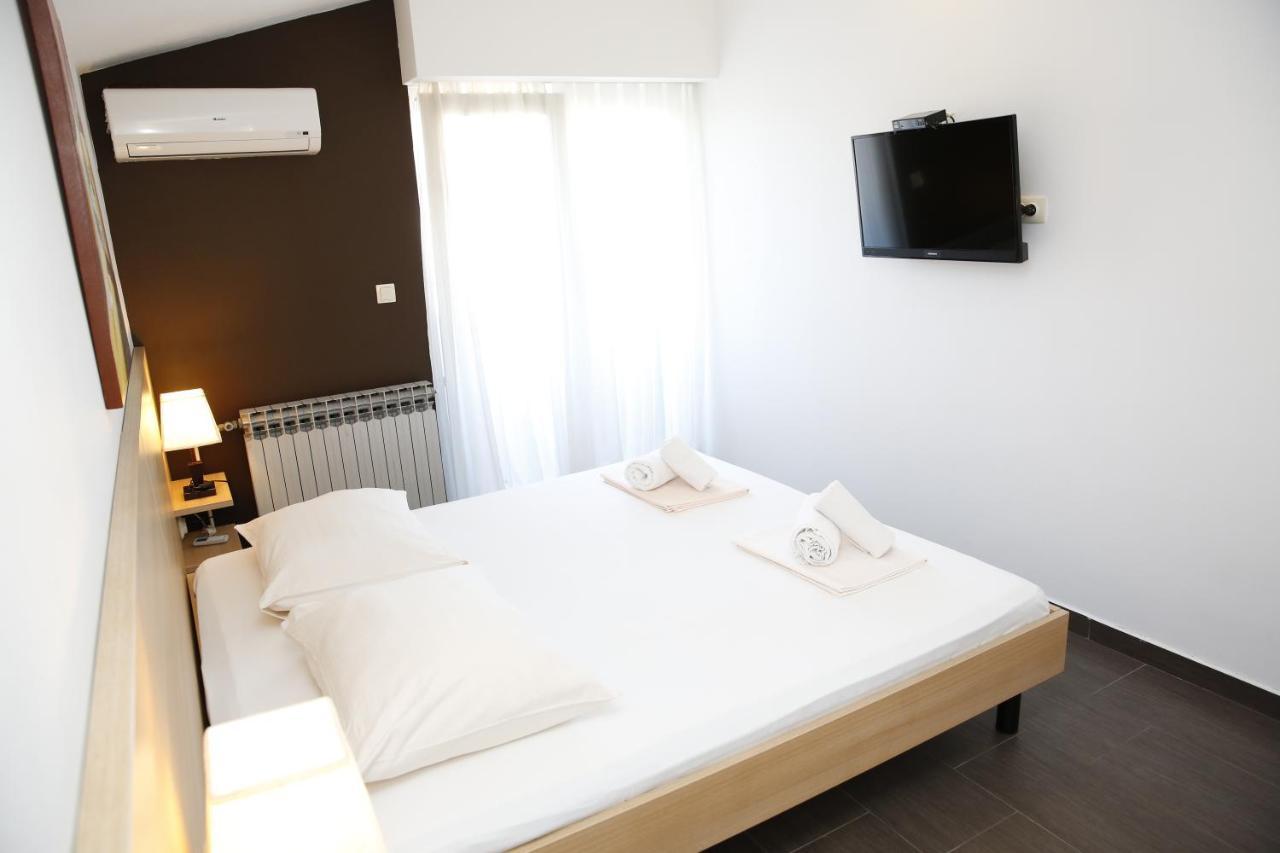 Guest House Lorenta 보디체 외부 사진