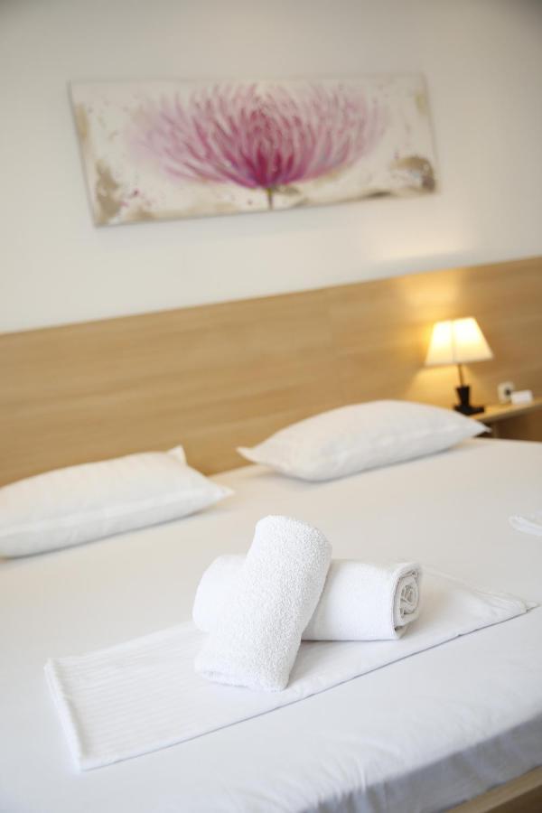 Guest House Lorenta 보디체 외부 사진