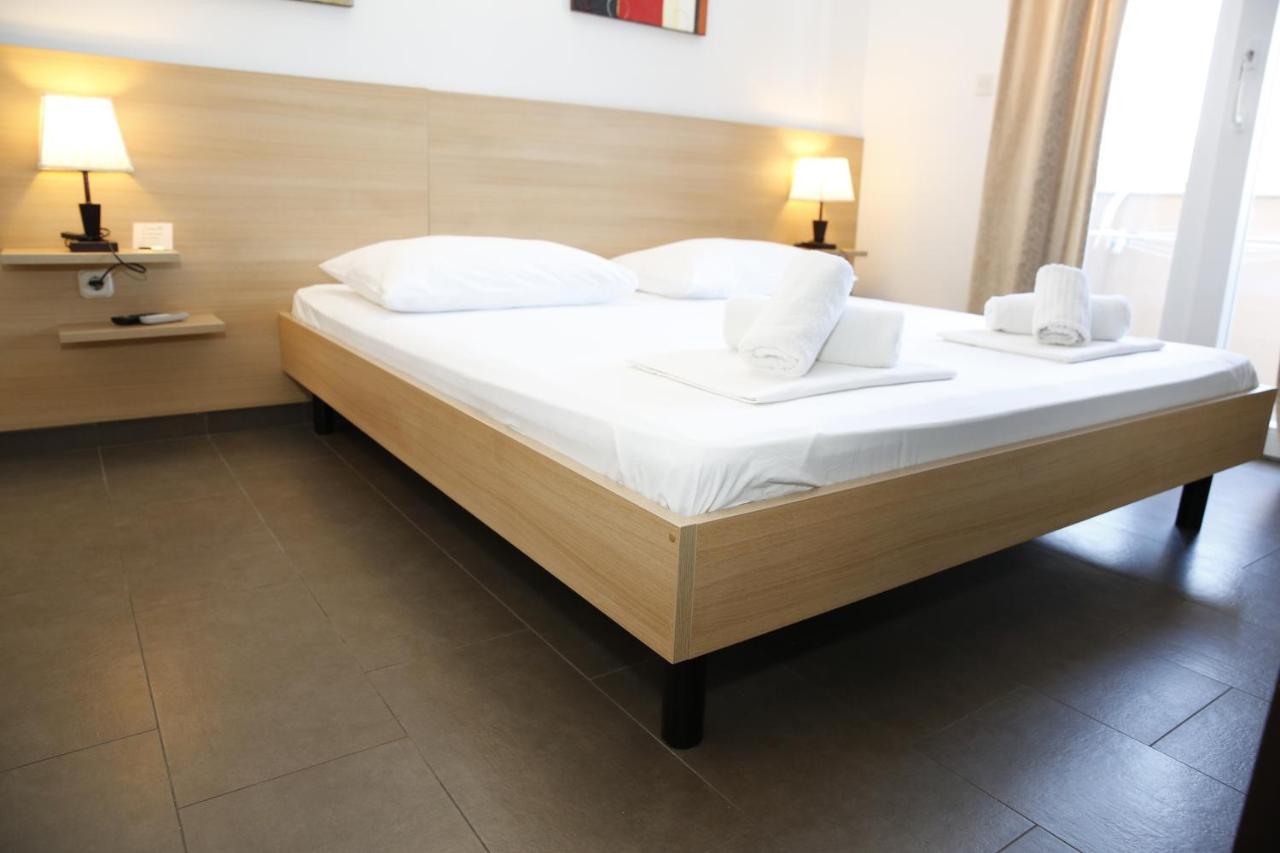 Guest House Lorenta 보디체 외부 사진