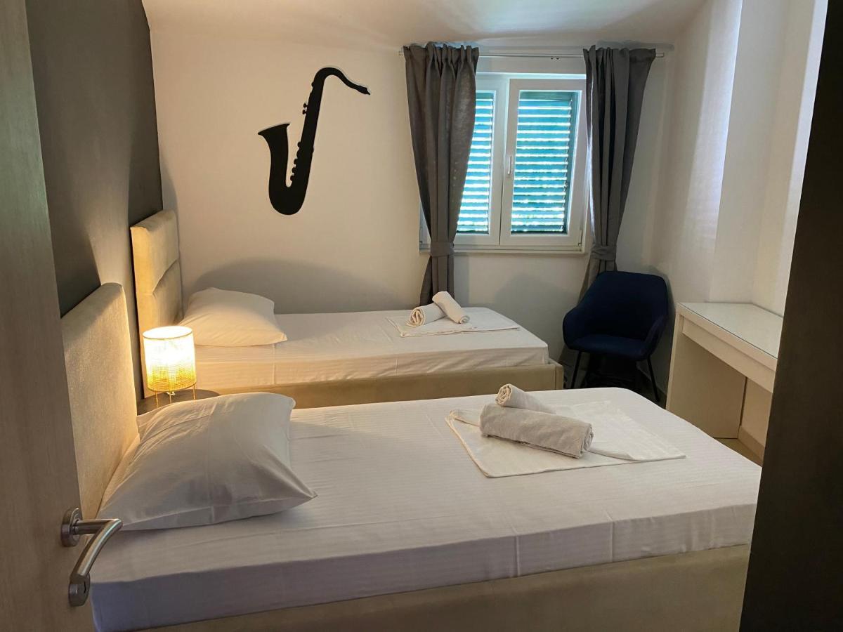 Guest House Lorenta 보디체 외부 사진